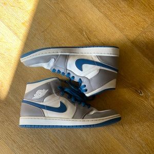 Air Jordan 1 Mid; Blue,White,Gray